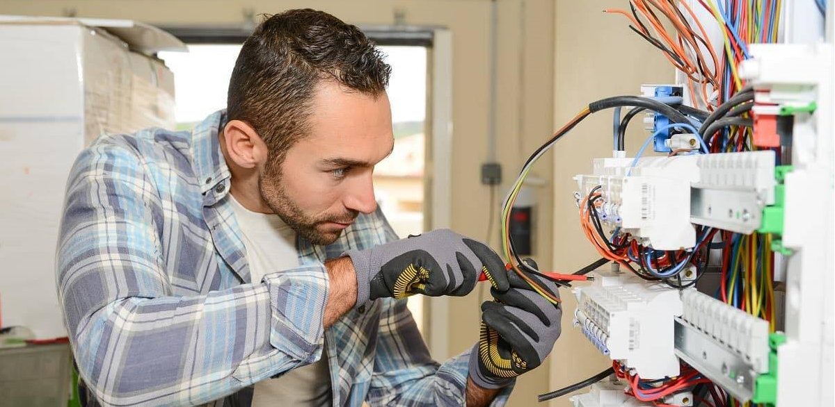 Électricien Annevolt Angers – gérant 26 ans d'expérience